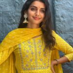 Deepika Damu Instagram - Oorr uyir dhaaney>> #kanaakaanumkaalangal #vijaytelevision #disneyplushotstartamil #deepikainkanaakaanumkaalangal #deepuuinkanaaasharitha #deepuuharitha #deepuuharithakanaa #harithatomboy #deepuutomboy #deepuuharithatomboy #deepuureels #deepuuofficial #reels #deepuuinsaree #ᴛʀᴇɴᴅɪɴɢʀᴇᴇʟs