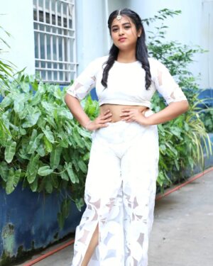 Deepthi Rajendra Instagram - A big shoutout to my favourite @manithi_fashions2607 for beautifully customizing this outfit in the last minute ♥️♥️ Thank you so much😘

#suntv #suntvserialactress #deepthirajendra #dr #suntvshow #ootd #fashion #fashionstyle #collab