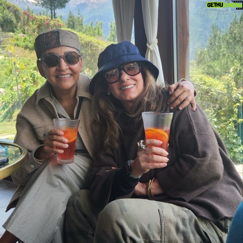 Deepti Naval Instagram - Dimple and I . . . at ‘Sitara’, our favourite haunt in Manali.