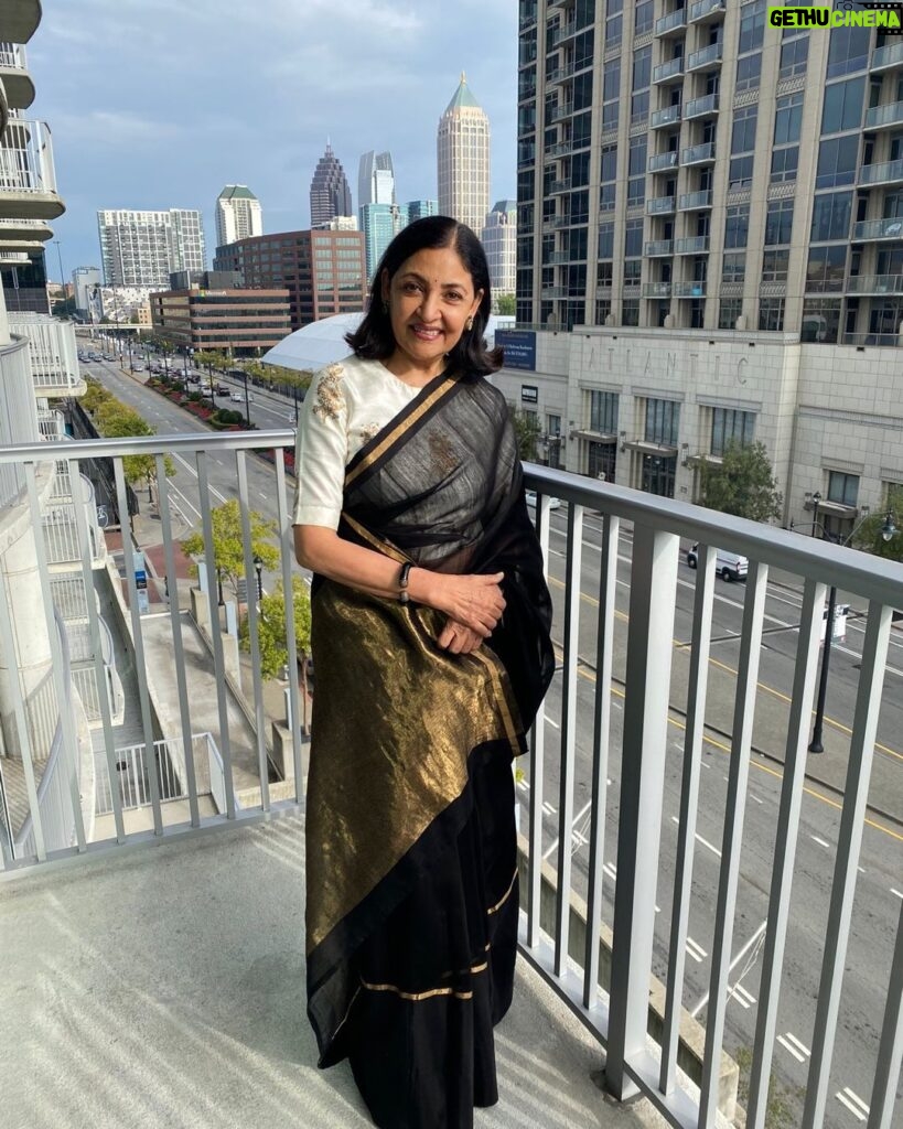 Deepti Naval Instagram - The Gala at the Atlanta India Film Festival where I also got to present my book and do a read for the audience was quite delightful! Sari @raw_mango