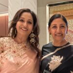 Deepti Naval Instagram - With the gorgeous Ashwini Bhave at the Filmfare Awards @filmfare Sari @raw_mango