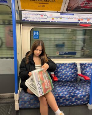 Defne Erşen Instagram - Bu hafta post yagmuru geliyor…📰