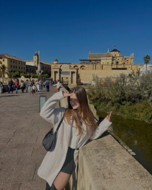 Defne Erşen Instagram - Hayaller ulkesi gibi 🌟🇪🇸