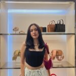 Della Dartyan Instagram - Indulging in the timeless elegance of Marc Jacobs Resort 2023 – where style meets unforgettable moments. ✨ @marcjacobs @gapluxury