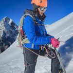 Della Dartyan Instagram - "Life's challenges are like climbing an ice-covered mountain. It's slippery, it's steep, and it's cold, but with determination and the right tools, you can conquer even the most formidable peaks." Sekalian OOTD di gunung es ceunahhhhh...Semua perintilan atribut jelas penting! Kalau ditanya berat? Sudah pasti buat jalan biasa yang nggak nanjak dan nggak di es aja berat! Atasan : 4 lapis! Baselayer Karakoram Eiger, Warmer Eiger, Down Jacket dan hardshell WS Lorentz jacket Eiger. Bawah : 4 lapis! Warmer legging, Down Pants, Softshell pants Eiger dan Hardshell WS Lorentz Eiger. Belum lagi perintilan buat climbing : harness dan kawan-kawannya 😮‍💨