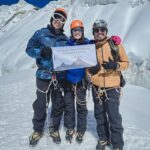Della Dartyan Instagram - Bagi sebagian orang, mendaki gunung itu pekerjaan individual. Tapi menurutku, mendaki gunung itu team work. Peran partner dalam mendaki bukanlah hanya sebagai pelengkap saja, tapi dukungan moril yang memupuk semangat sangatlah membantu, apalagi kami sudah pasti mengesampingkan ego pribadi agar tujuan dan mimpi kita bisa tercapai. Kami bertiga mungkin nggak akan pernah bisa merasakan berada di puncak Himalaya tanpa campur tangan partner-partner kami juga guide-guide dari @acethehimalaya yang selalu mengutamakan keselamatan di atas segalanya. Bagi kalian, suka mendaki gunung sendiri? atau rame-rame?