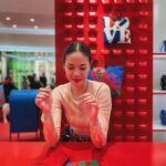 Della Dartyan Instagram - Embracing art and style at the @longchamp event, where Robert Indiana's influence meets fashion in a dazzling new collection. 🎨✨ #LONGCHAMPXROBERTINDIANA