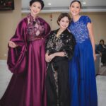 Della Dartyan Instagram - Tahun ketiga menjadi pembaca nominasi di @imaawards. Tahun ini senang sekali bisa membacakan nominasi untuk kategori : Peran Utama Pria Terbaik 2023 bareng @clarabernadeth ✨ MUA @ms_lifa Hairdo @ade_ragil_hairdo Gown @anazofficial 📸 @narawangsadheo @ade_ragil_hairdo