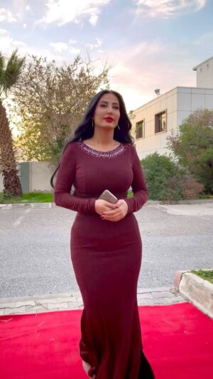 Delnya Mohammadi Instagram - زۆر دڵخۆشم كە بەدەر لە كاری نوسینم بەشداری فیلمێكی سینەمایم كرد كە ئەمساڵ خەڵاتی باشترین فیلمی ساڵی وەرگرت❤️🦋. فیلمی سینەمایی ١٩٨٨
@kurdish_world_singers 
@1988_film