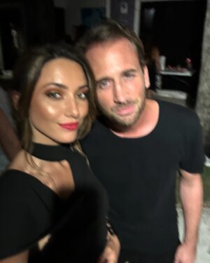 Delphine Wespiser Instagram - 🌶️ De la tentation , de l’amour et de l’amitié sur ce tournage fou de 🔥 L’île de la tentation 
MERCI et à ce soir 21h05 puis 22h50 pour 
L’île de la tentation - Les couples font le bilan 🙏🏻♥️