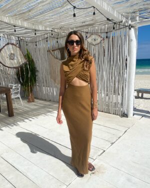 Delphine Wespiser Instagram - 🌶️ De la tentation , de l’amour et de l’amitié sur ce tournage fou de 🔥 L’île de la tentation 
MERCI et à ce soir 21h05 puis 22h50 pour 
L’île de la tentation - Les couples font le bilan 🙏🏻♥️