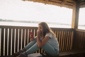 Denisa Nesvačilová Instagram - melancholická Denisa 
Lednické rybníky
on set “Pálava” 2022
📸 @tesykdesy