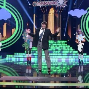 Denisa Nesvačilová Instagram - Ministerstvo nekvalitního humoru varuje: 
sledování tohoto výkonu může způsobit trvalé psychické následky!😂 

Ale já si to děsně užila a myslím, že je v téhle době potřeba se zasmát… tak tumáte❤️

@tvojetvarmaznamyhlas 
#frantisekringocech #dusanklein #bymelradost #basnici #subyduby #subydubyamerika #nebopetrolej