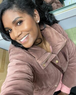 Denise Boutte Instagram - Just gettin in a selfie, takin advantage of “hurry up & wait” mode 🎥🎞️🎬 Trying my best, not to look exhausted, LMAO 😂 In the Zone but MISS YA’LL!!!! 😍 XoXo-DB’ #Weeziana #WeezianaGirl #selfie #movie