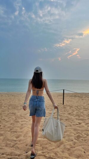 Denise Camillia Tan Instagram - Tube girl trend but beach edition 🏝️🌞