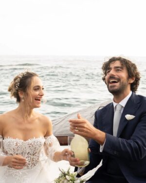 Denise Capezza Instagram - È stato il giorno più folle della nostra vita! Ti amo amore mio 🤍
.
Grazie a @lebaobabsposa per quest'abito da sogno!!
@virum_napoli abito sposo
.
.
scatti di  @studiofotograficocaserta