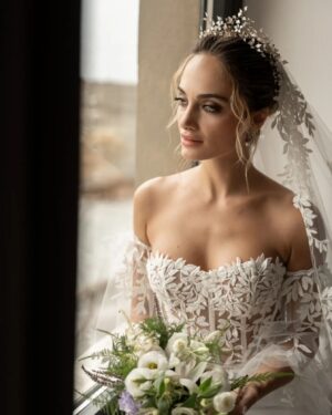 Denise Capezza Instagram - Che ricordi.. 🤍
.
Grazie ai miei angeli..
 @lebaobabsposa per questo abito da sogno 🥰 
.
Make up @chiaracorsaletti 
Hairstyle @domenicaricciardi
Foto @studiofotograficocaserta
🌸🥀🌻@antonella_dacunzo_flower 
@laboutiquedipastore
@la_conca_sul_mare
