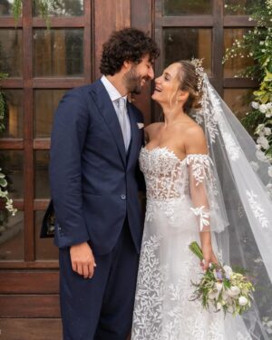 Denise Capezza Instagram - Che ricordi.. 🤍
.
Grazie ai miei angeli..
 @lebaobabsposa per questo abito da sogno 🥰 
.
Make up @chiaracorsaletti 
Hairstyle @domenicaricciardi
Foto @studiofotograficocaserta
🌸🥀🌻@antonella_dacunzo_flower 
@laboutiquedipastore
@la_conca_sul_mare
