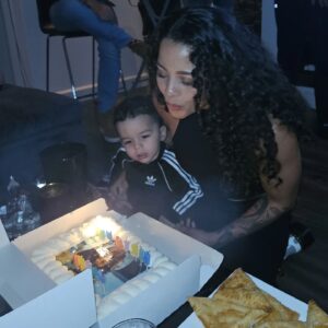 Denise Kielholtz Instagram - Eating cake and being with my loved ones is the most beautiful way for me to celebrate my birthday !! 

🎂🎉 

Hello Forever 21 🙋🏽‍♀️❤️... 

#Missdynamite #happybirthday #love #30031989