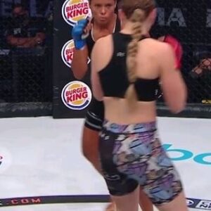 Denise Kielholtz Instagram - 𝗕𝗥𝗨𝗧𝗔𝗟 finish from Kielholtz 🔥

Will Denise Kielholtz make it back-to-back #Bellator wins when she faces Sumiko Inaba in Chicago? 🤔

#Bellator301 | Fri, Nov 17 | @Videoland
