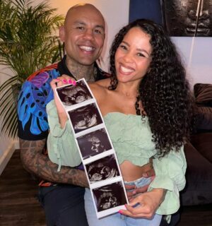 Denise Kielholtz Instagram - We were on our way to fight for a million dollars, until I found out there was something growing in my body..

That was bigger than could put into words..

#Missdynamite #babyiscoming #love