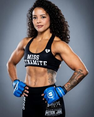 Denise Kielholtz Instagram - Three days to go .. 

📸 @lucasnoonan

#Missdynamite #bellator301 #mma #countingdownthedays #Letsgo
