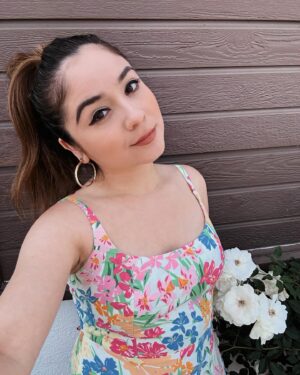 Denise Salcedo Instagram - 💐🌸🌼🌹🌻🌷🌺🌤️🌤️🌤️