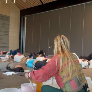 Denise Austin Instagram - WOW!! Words cannot express how GRATEFUL I am for yesterday!! We had the BEST time at our first ever AUSTIN WELLNESS RETREAT at @stanlyranchauberge!!!! It was MAGICAL and to do this with my daughters @katieaustin @kellyaustinmentoring !!! 
Manifesting a dream that cane TRUE!!!
AND we had the incredible opportunity to meet and connect with so many amazing women!!! Some of them that have been following me for 40 years!!!! Women came from all over the country !!! It was extraordinary!!! 
From a fun cardio sculpt class to a calming sound bath, fireside chats, beautiful food and SO much more….we couldn’t have asked for a better day….truly one of the most special, fulfilling days and I’m so happy it was alongside my girls!!! I can’t wait for more to come!!!! Xoxo