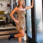 Denise Austin Instagram - Saturday date night!!! I just love spending extra quality time with my hunny bunny!! Even after 40 years married I am still so excited to be with him!! Whether it’s going out to dinner, going for a walk together or just relaxing at home I feel forever grateful for our love and respect for each other.. I hope you all are enjoying your Saturday night… xoxo