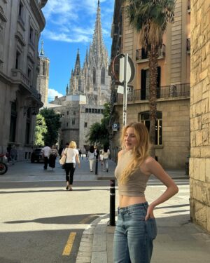 Denisse Peña Instagram - Una chica muy feliz 48h en Bcn haciendo todos los planes de turista posibles ✨