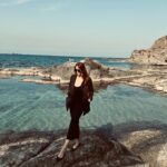 Deniz Barut Instagram - Birbirimize söylediğimiz onca şey… 🌊