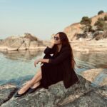 Deniz Barut Instagram - Birbirimize söylediğimiz onca şey… 🌊