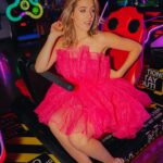 Denyzee Instagram - Une journée bien bien basique dans le monde de Barbie 😂😂 Shoot par @marinaandcamera à @vegas c’était incroyable! Quel est l’endroit que tu rêves visiter? #vegas @nynyvegas #nynyvegas #nynyvegashotel #barbie #barbiedoll #barbiestyle #barbiegirl #outfit