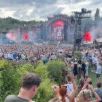 Denyzee Instagram - Tomorrowland jour 1 ☀️🤩🎉 quel incroyable festival, coloré, féerique et hors du temps! Moi qui adore la musique électronique, c’est vraiment un monde à part, une autre planète 🪐 qui rêve d’y aller? @tomorrowland #tomorrowland #cokestudio #tomorrowlandoutfit #tomorrowland_womens #tomorrowland2023