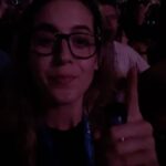 Denyzee Instagram - J’ai fêté mes 10 ans de @festivaleteqc pour mes 10 ans de vie au Québec cette année! C’était fou de voir @greenday de nouveau sur scène 😻🎉 Merci énormément à @bleufeu_ pour leur incroyable confiance et de me permettre de vivre ces moments intenses chaque année 🤍☀️ Combien /10 mon interprétation et la justesse de ma voix sur la vidéo? 🤣🤣 #greenday #feq #festivaldetedequebec #festivaleteqc #rock #festival #music