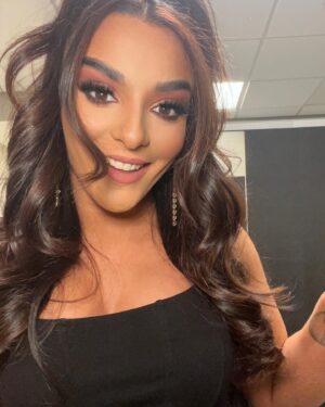 Deonna Kupryk Instagram - rise & SHINE ✨