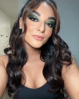 Deonna Kupryk Instagram - I am the ⭐️ in any room that I stand in 
•
Still obsessed over this @ckellyhairandmakeup glam 😍