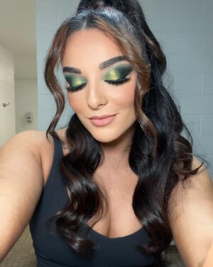 Deonna Kupryk Instagram - I am the ⭐️ in any room that I stand in 
•
Still obsessed over this @ckellyhairandmakeup glam 😍