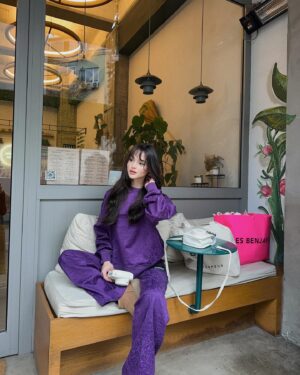 Derya Pınar Ak Instagram - 💜
styling: @elifduzgunzzz