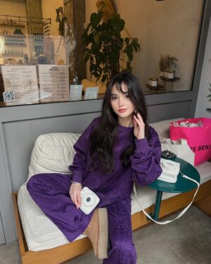 Derya Pınar Ak Instagram - 💜
styling: @elifduzgunzzz