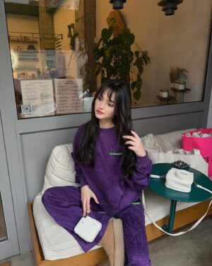 Derya Pınar Ak Instagram - 💜
styling: @elifduzgunzzz