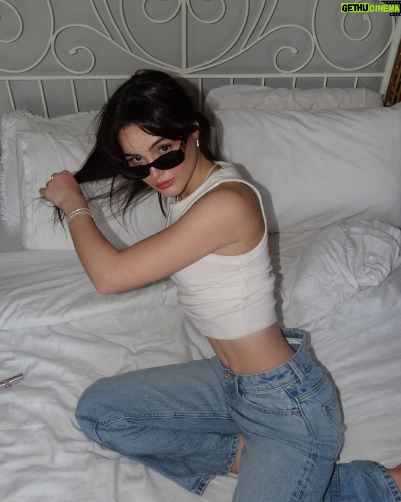 Derya Pınar Ak Instagram - the girl in jeans