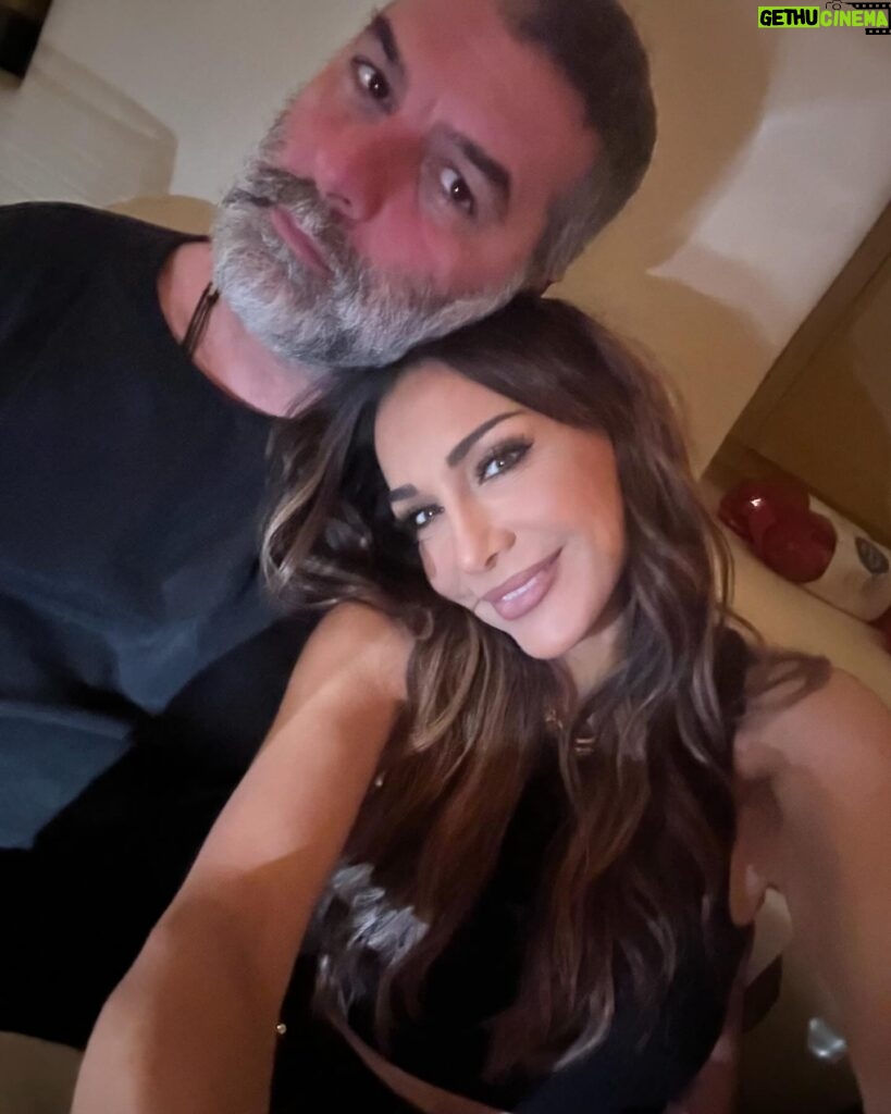 Despina Vandi Instagram - Χρονια πολλά με υγεία αγάπη και αρμονία αγαπημένοι μου! ❤️