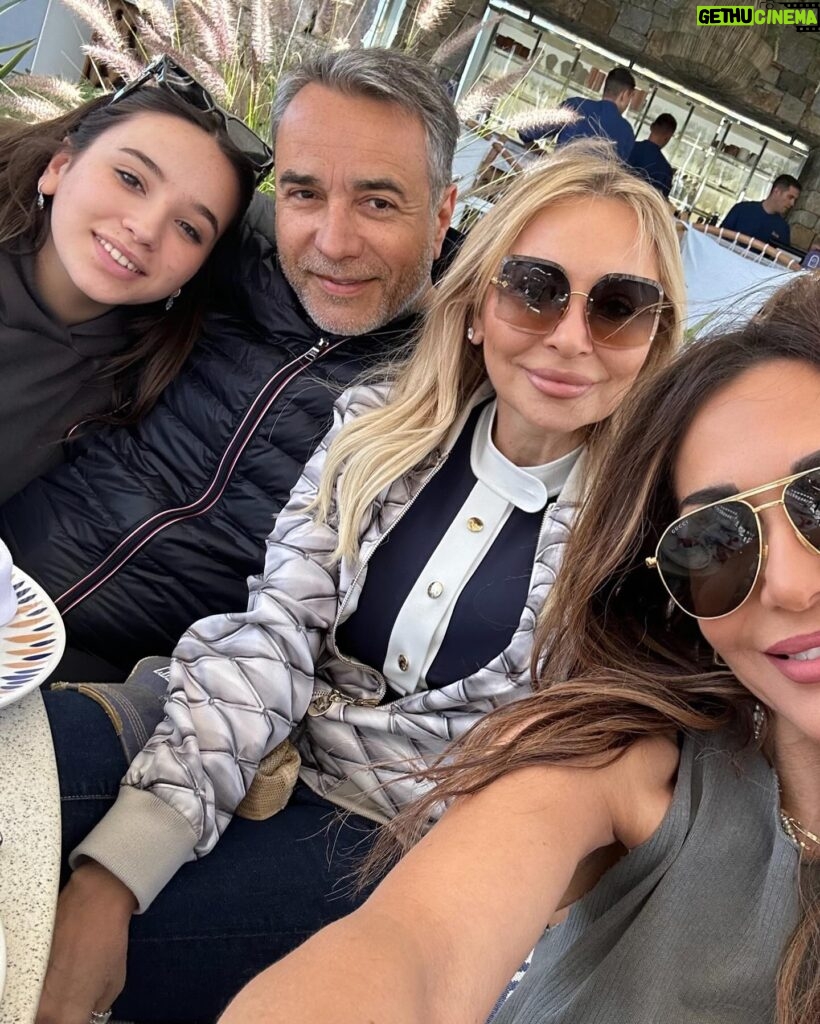 Despina Vandi Instagram - Χρονια πολλά με υγεία αγάπη και αρμονία αγαπημένοι μου! ❤️