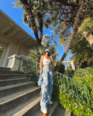 Destiny Monique Instagram - Love my cargo jeans by @ver_luisant_clothing 💙.
.
.
.
.
#ad #cargopants #denim #jeans #stylefashion #ootdfashion