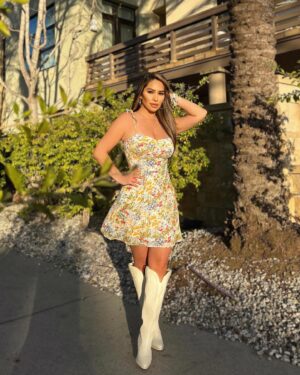 Destiny Monique Instagram - Cowboy boots and dresses! It’s a yes for me! 🫶🏼🤠
Which photo do you like? 
@sisterparty_store 
.
.
.
.
#texasgirl #cowboybootsanddresses #🤠