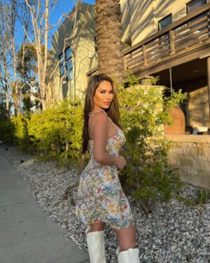 Destiny Monique Instagram - Cowboy boots and dresses! It’s a yes for me! 🫶🏼🤠
Which photo do you like? 
@sisterparty_store 
.
.
.
.
#texasgirl #cowboybootsanddresses #🤠
