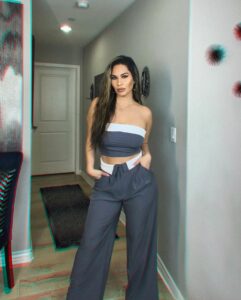 Destiny Monique Instagram - When every outfit is 🔥🔥🔥🔥@wihollofficial_ did that! And this is why they are my favorite brand! Thankful for this on going collaboration! 🤗 - I love the fact that they gave me an 18% off code for you all as well! 😱 I just might use my own code and get a few more items. 😅 Use: Destiny18 <—— . . . . #haul #fashionstyle #fallfashion #wihollfashion #wiholl #stylepost #discountcode #ad