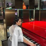Destiny Monique Instagram - I love this red piano❣️ Just over here looking like I can play. Happy Monday my friends! 😁 . . . . #redpiano #piano #fashionstyle #pantssuit #matchingset