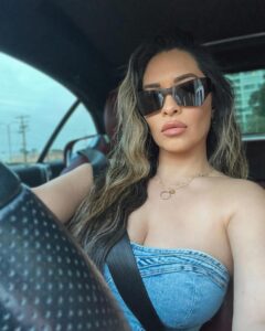 Destiny Monique Instagram - If you don’t see me on IG it’s probably because I’m working on YouTube. I post there 1-2 times a week. (Subscribe, link in bio). - You can also catch me in my story, I update y’all there all the time. Here are some photos in case you missed me. 😁 . . . . #happymonday